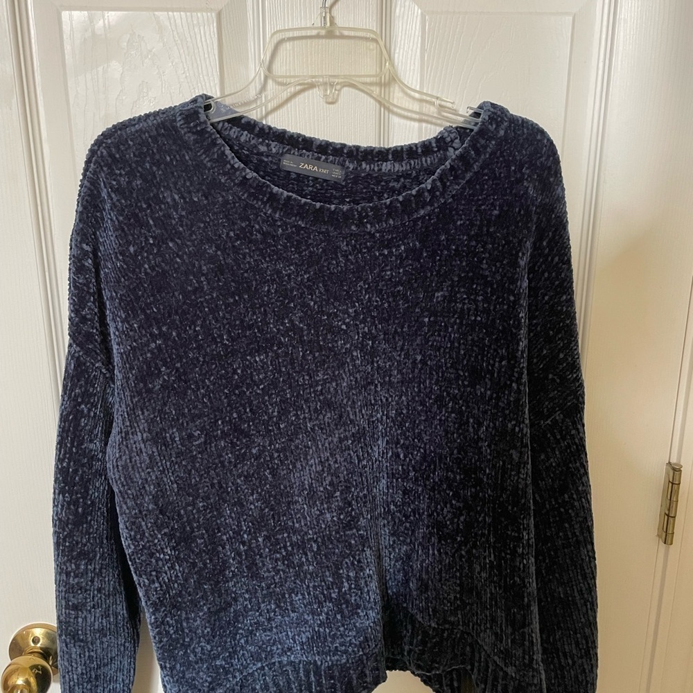 Zara Women's Navy Blue Sweater